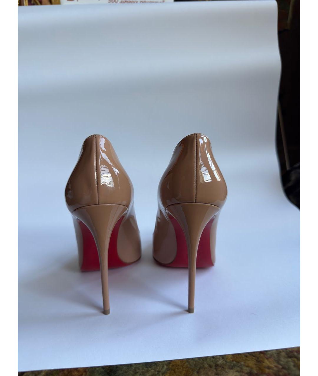 CHRISTIAN LOUBOUTIN Бежевые туфли из лакированной кожи, фото 4