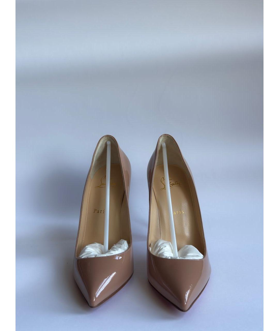 CHRISTIAN LOUBOUTIN Бежевые туфли из лакированной кожи, фото 2