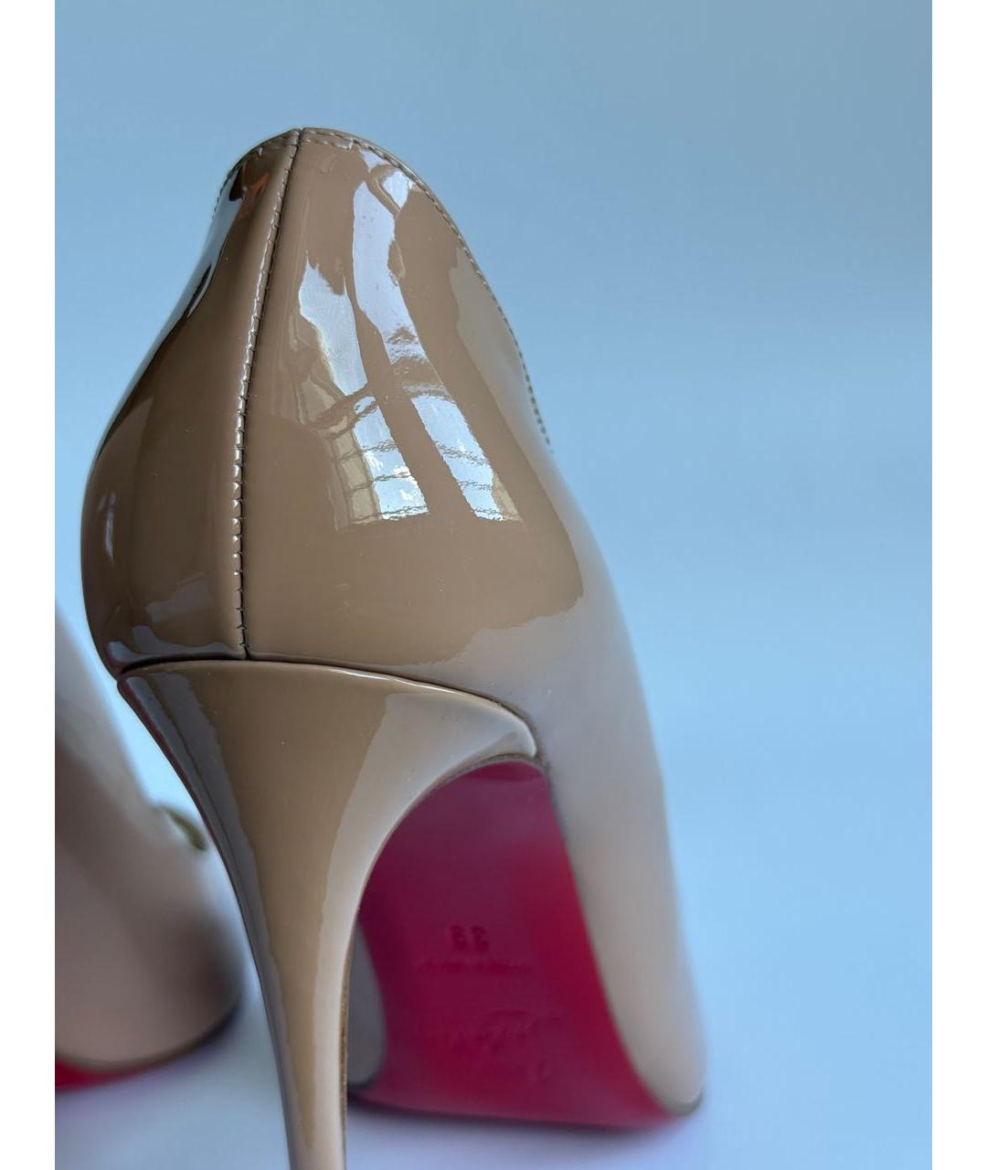 CHRISTIAN LOUBOUTIN Бежевые туфли из лакированной кожи, фото 5
