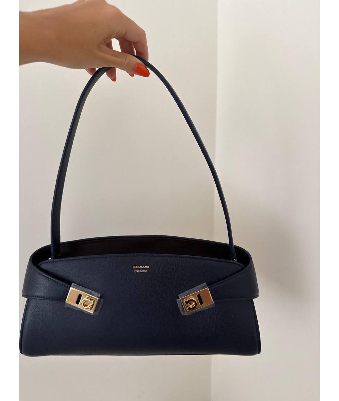 FERRAGAMO Темно-синяя кожаная сумка через плечо, фото 4