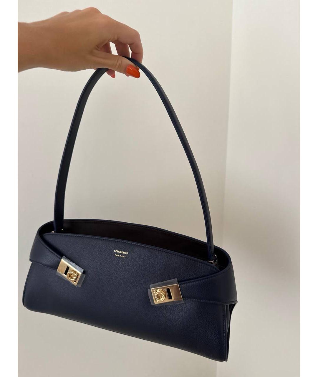 FERRAGAMO Темно-синяя кожаная сумка через плечо, фото 3