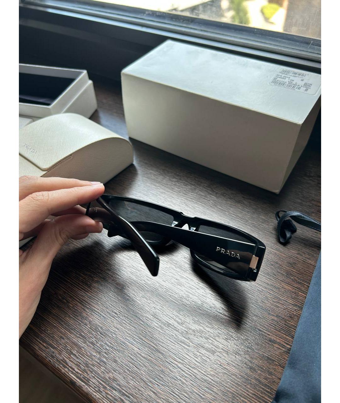 PRADA Черные пластиковые солнцезащитные очки, фото 3
