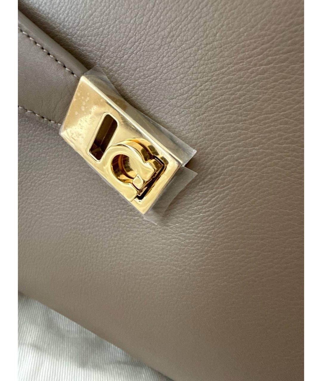 FERRAGAMO Бежевая кожаная сумка через плечо, фото 5