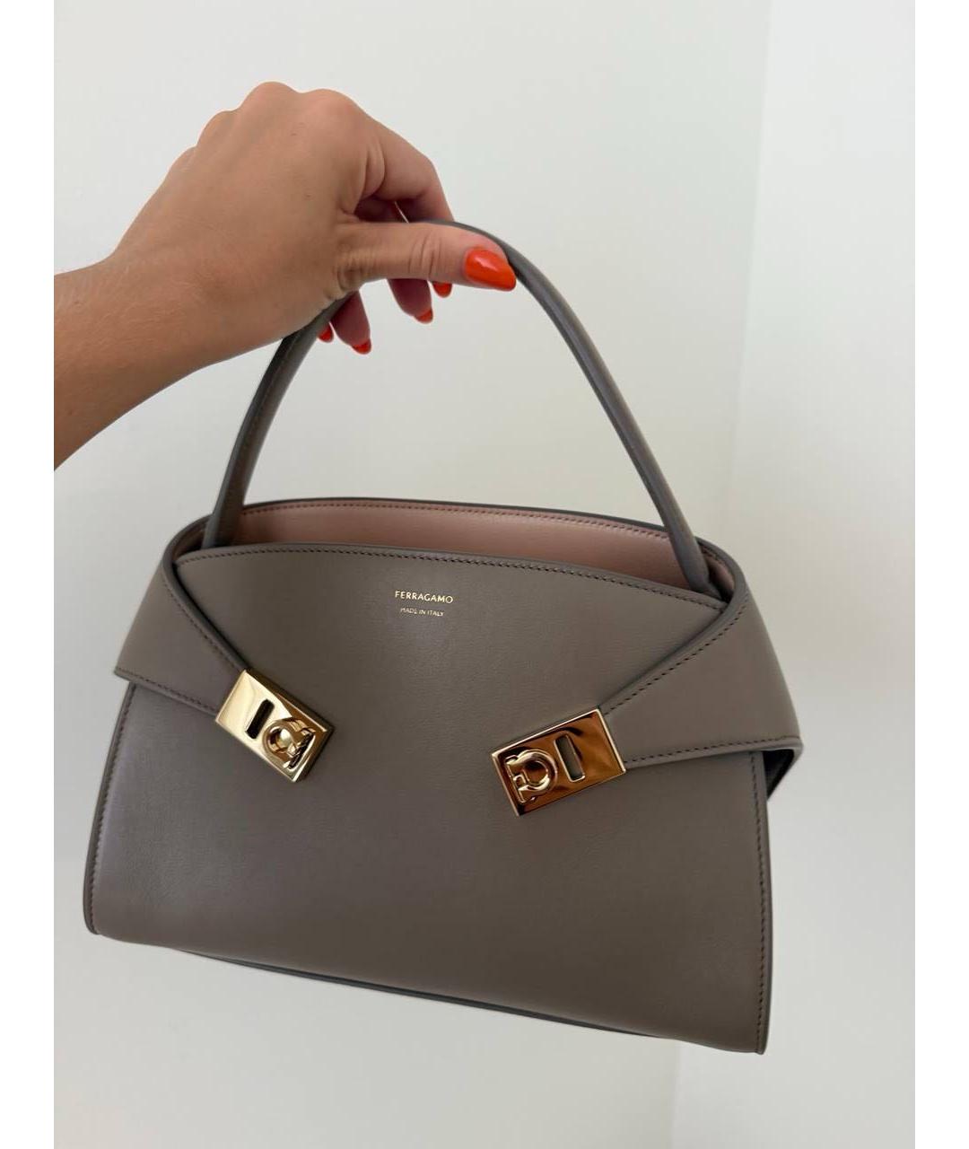 FERRAGAMO Бежевая кожаная сумка через плечо, фото 2