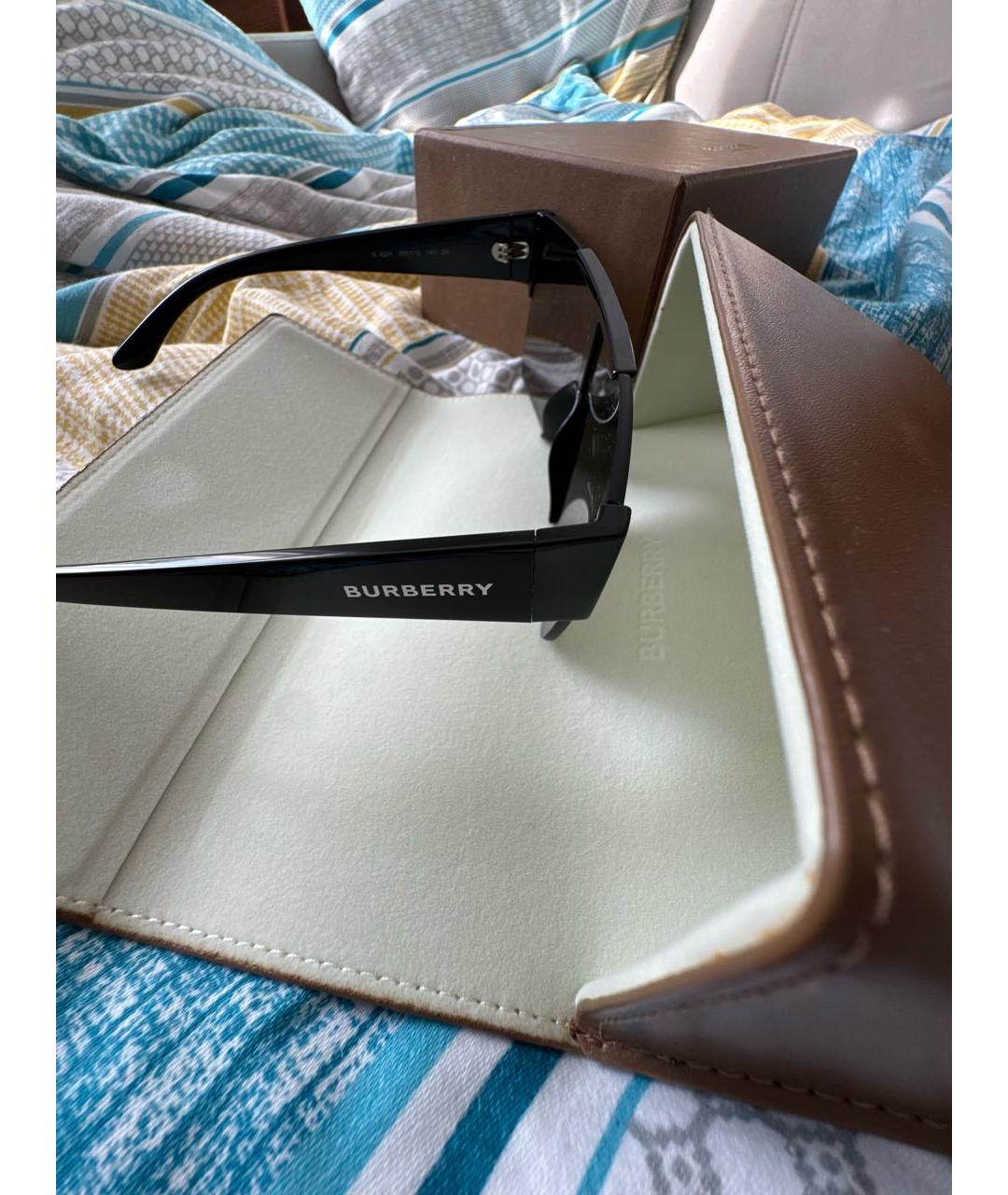 BURBERRY Черные пластиковые солнцезащитные очки, фото 2