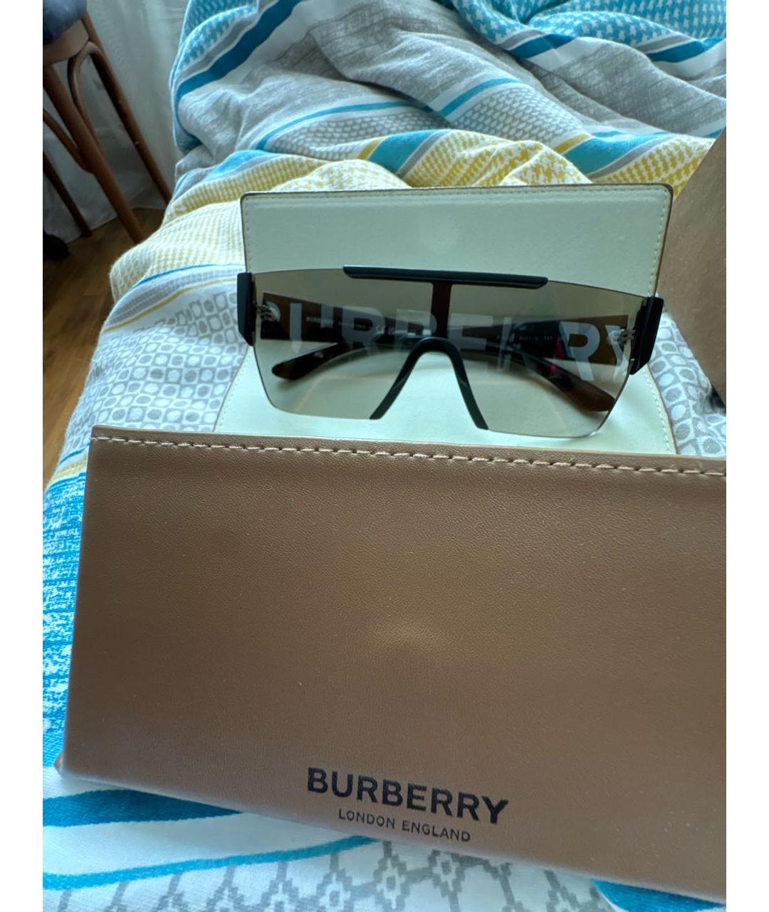 BURBERRY Черные пластиковые солнцезащитные очки, фото 5