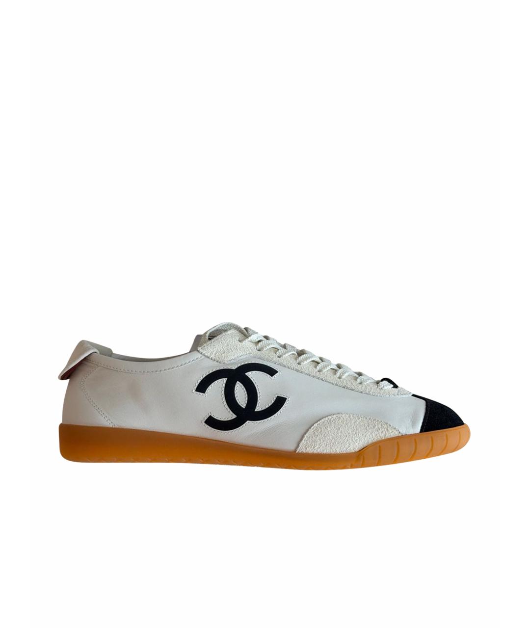 CHANEL Белые кожаные кеды, фото 1