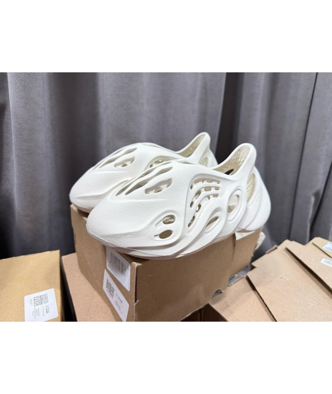 ADIDAS YEEZY Белые резиновые шлепанцы, фото 2