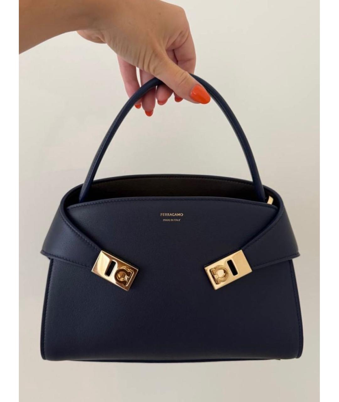 FERRAGAMO Темно-синяя кожаная сумка с короткими ручками, фото 2