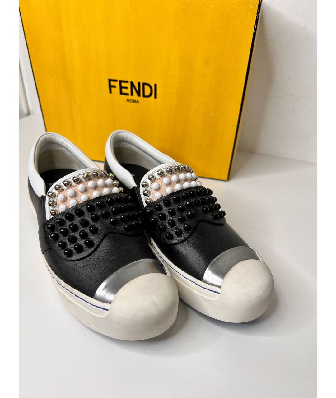 FENDI Черные кожаные слипоны, фото 2