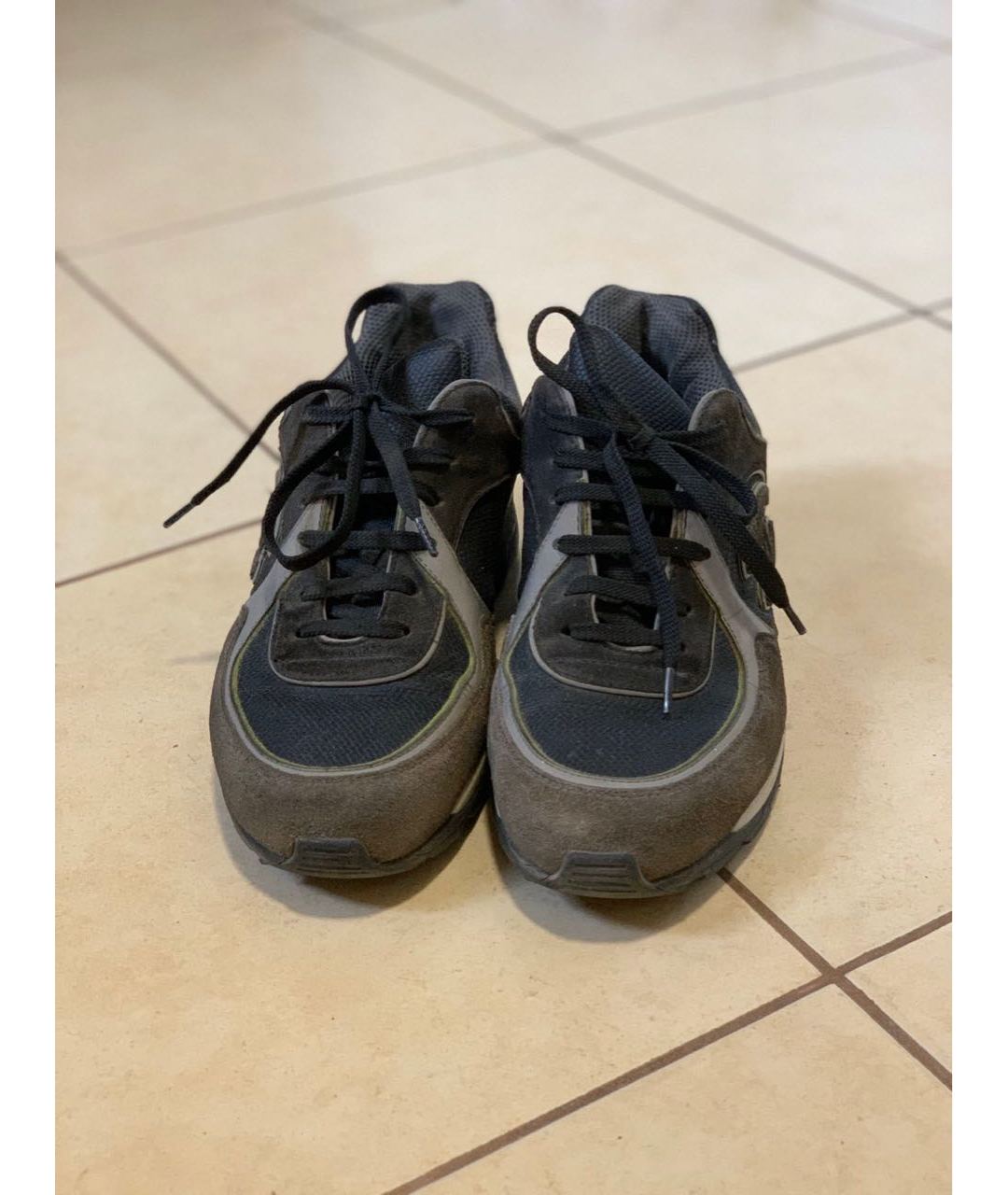 CHANEL PRE-OWNED Антрацитовые кожаные кроссовки, фото 2