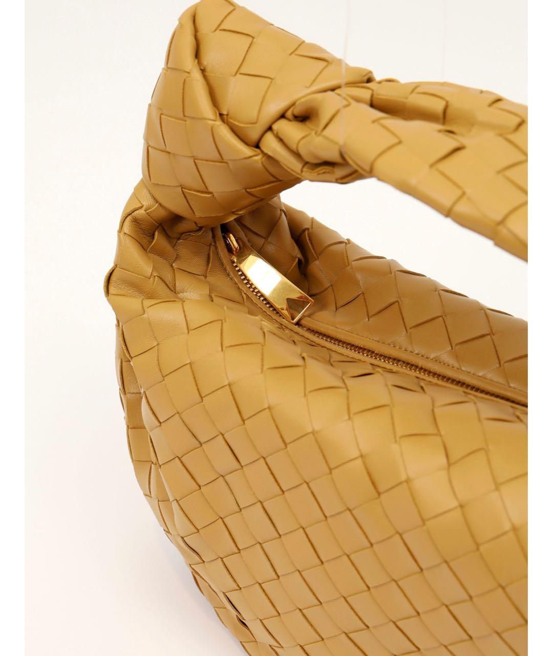 BOTTEGA VENETA Бежевая кожаная сумка с короткими ручками, фото 6