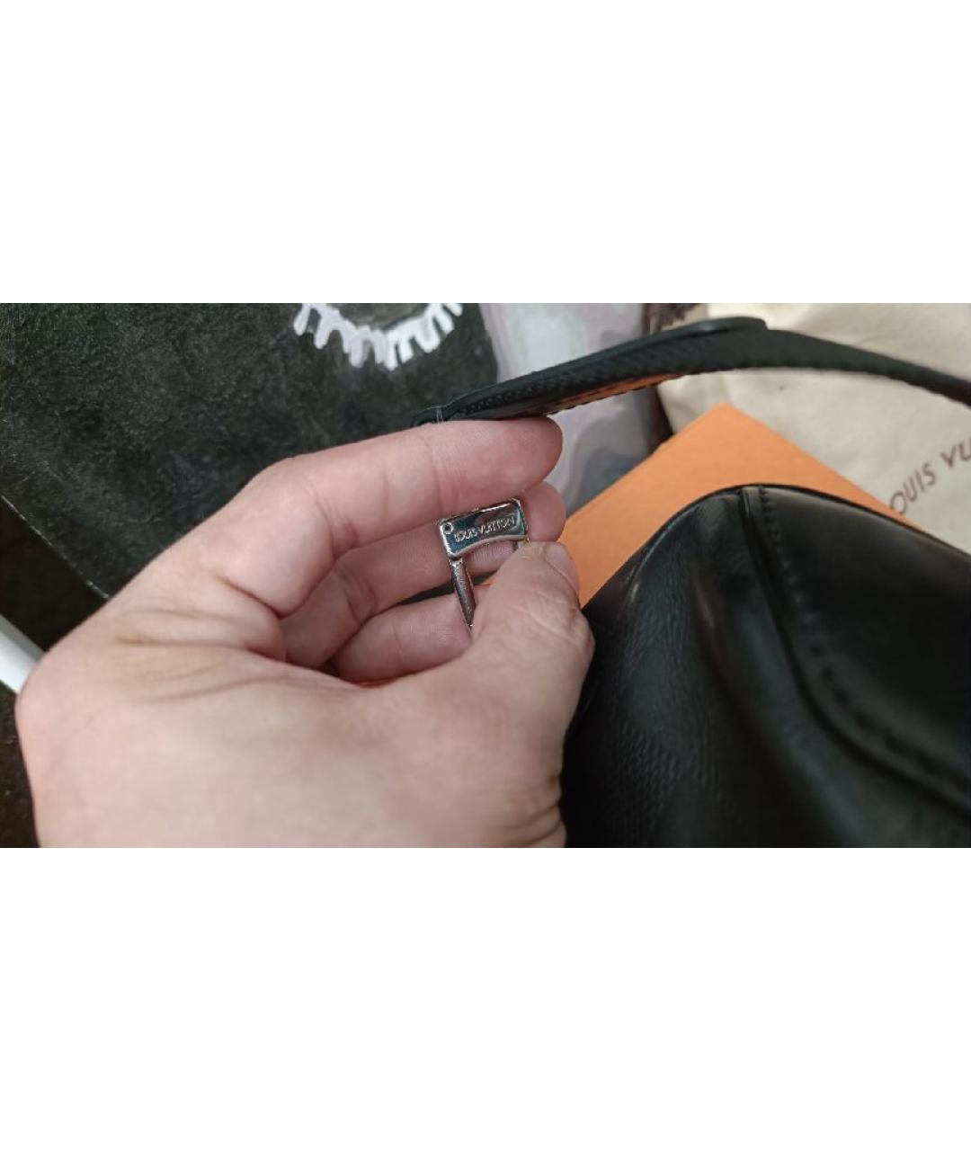 LOUIS VUITTON Черная кожаная сумка на плечо, фото 6
