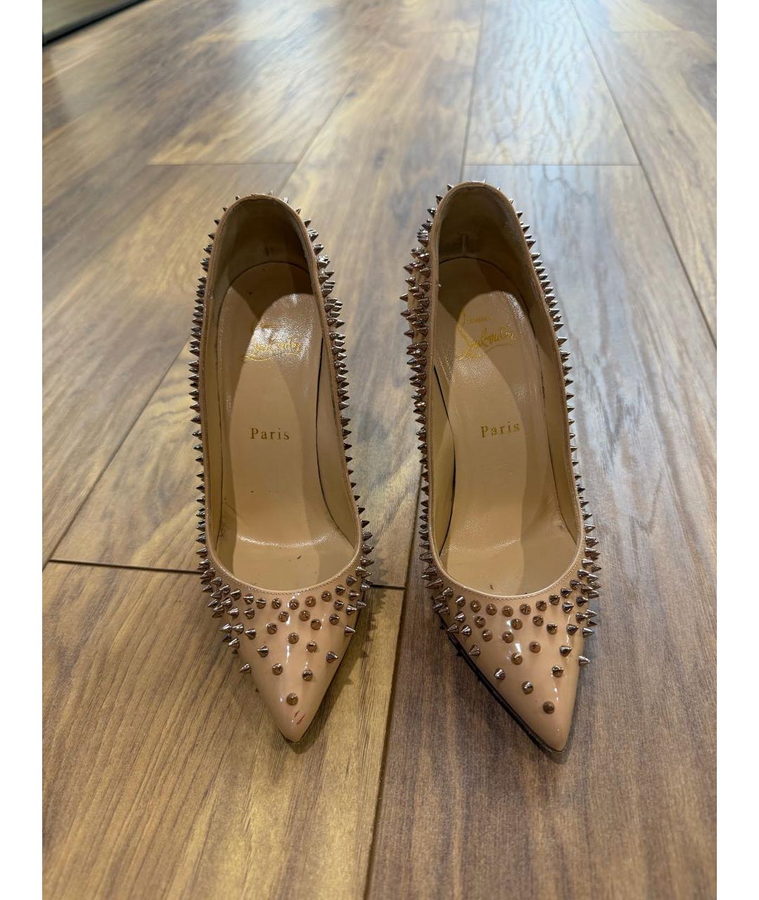 CHRISTIAN LOUBOUTIN Бежевые туфли из лакированной кожи, фото 2