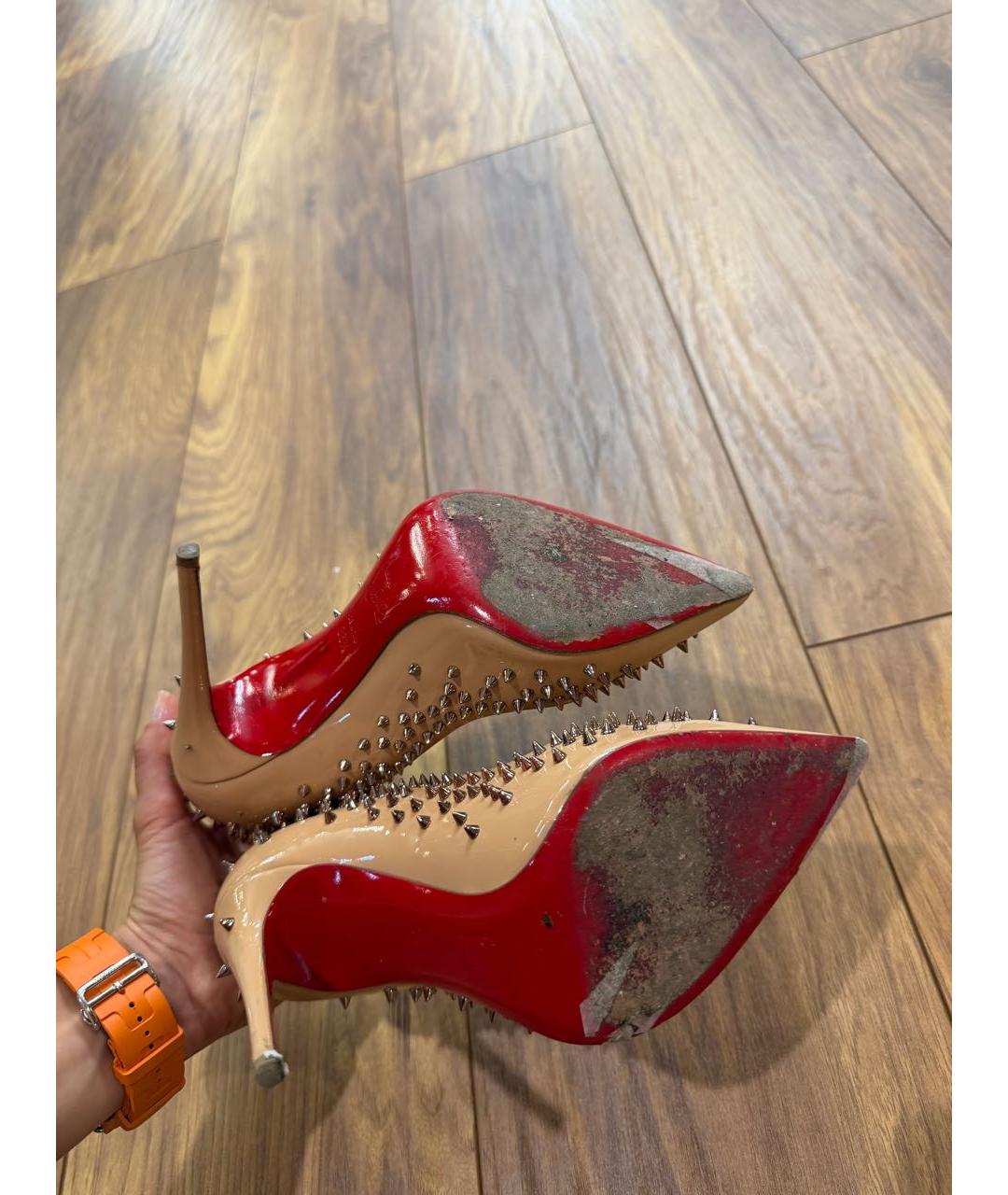 CHRISTIAN LOUBOUTIN Бежевые туфли из лакированной кожи, фото 5