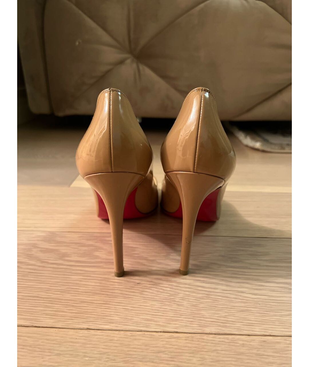 CHRISTIAN LOUBOUTIN Бежевые туфли из лакированной кожи, фото 4