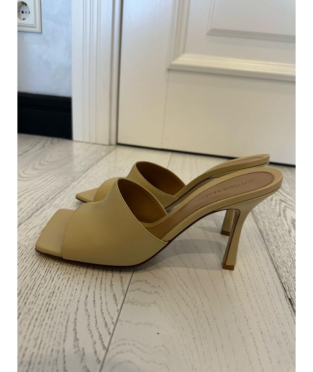 BOTTEGA VENETA Бежевые кожаные мюли, фото 3