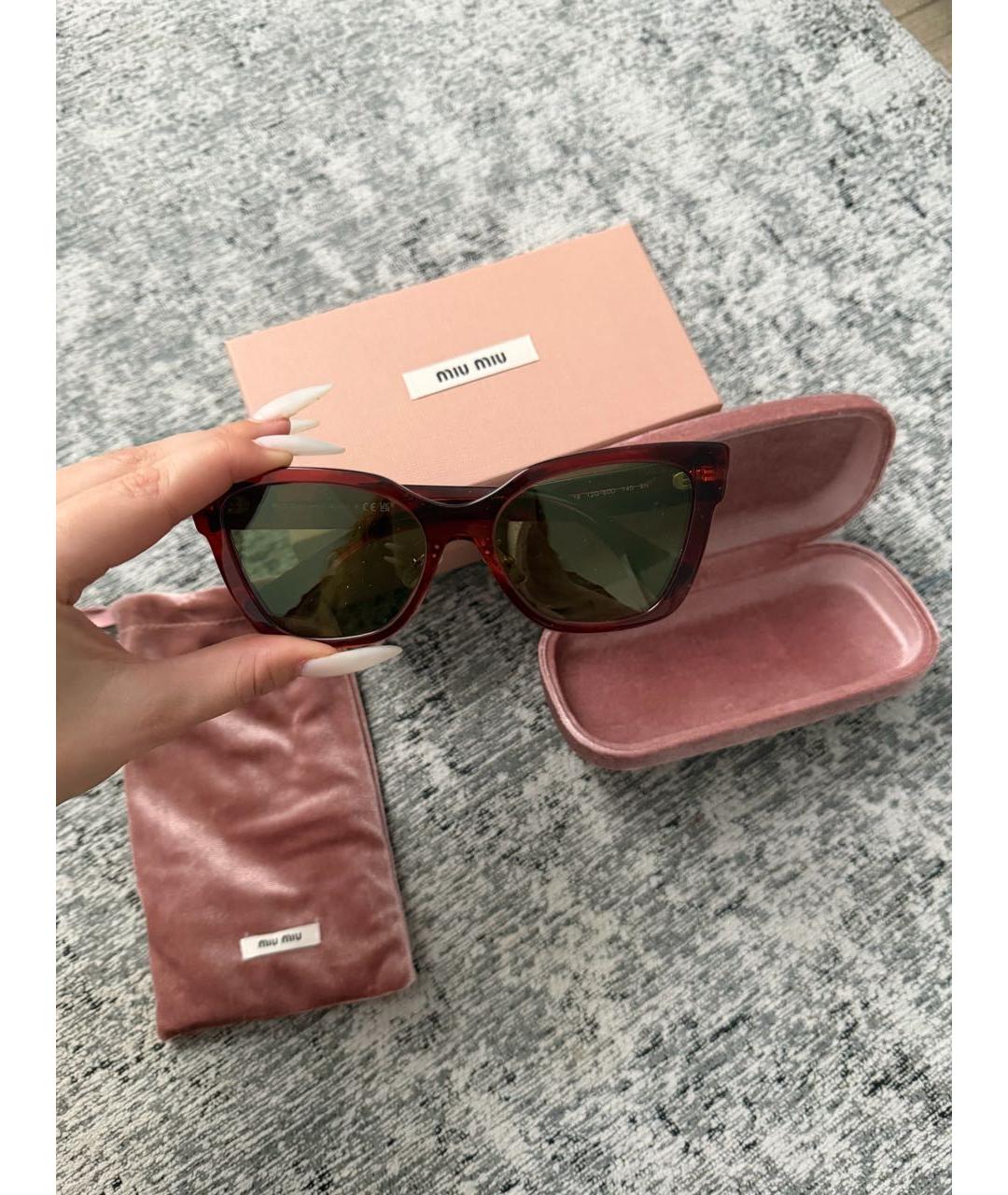 MIU MIU Бордовые пластиковые солнцезащитные очки, фото 5