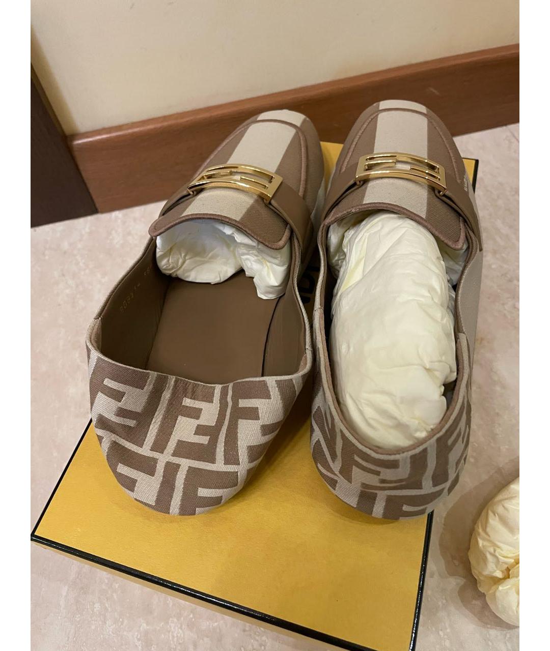 FENDI Бежевые лоферы, фото 3