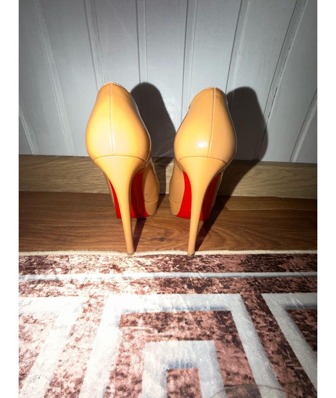 CHRISTIAN LOUBOUTIN Бежевые кожаные туфли, фото 4