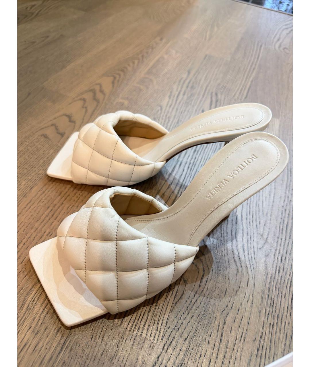 BOTTEGA VENETA Белые кожаные мюли, фото 3