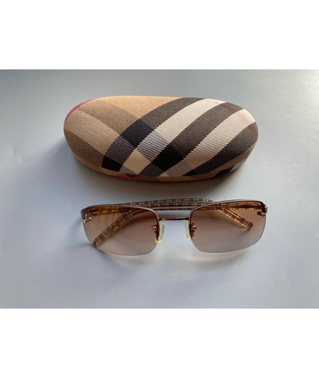 BURBERRY Бежевые пластиковые солнцезащитные очки, фото 3