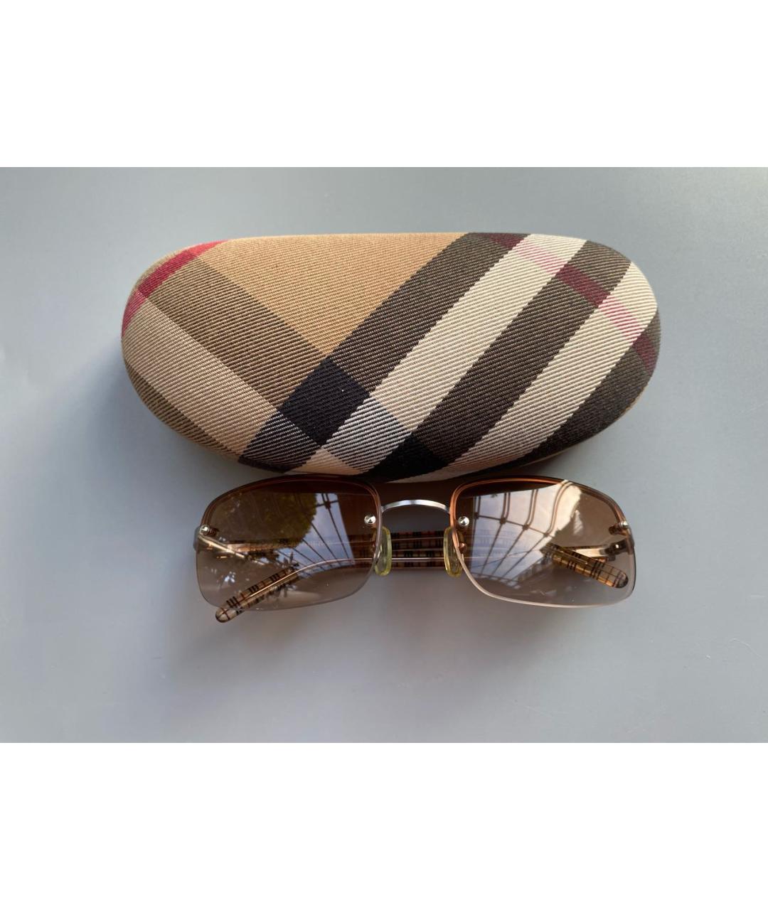 BURBERRY Бежевые пластиковые солнцезащитные очки, фото 4