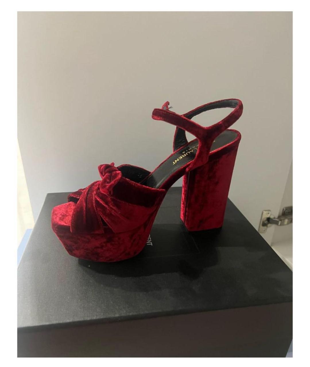 SAINT LAURENT Красные бархатные босоножки, фото 4