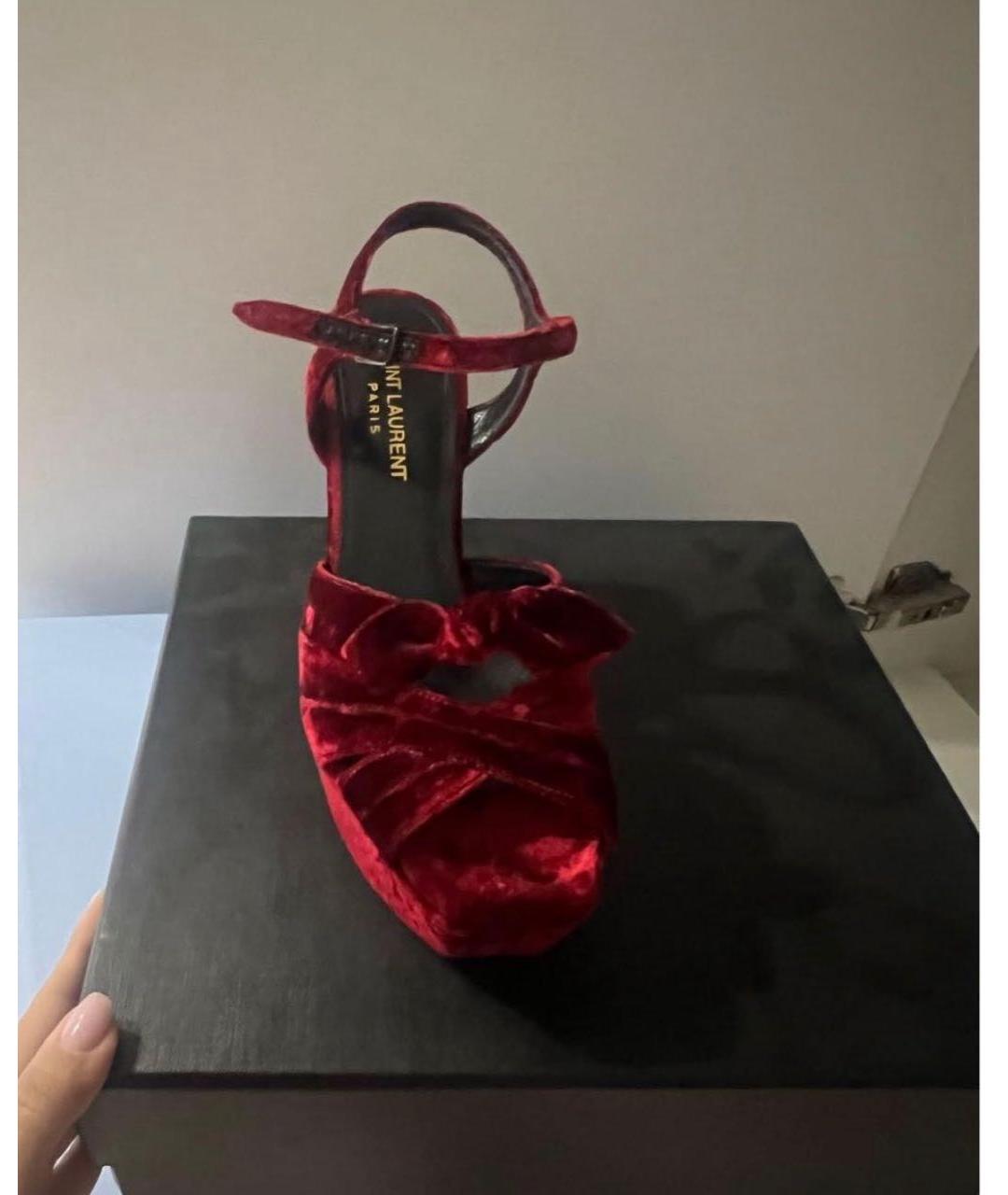 SAINT LAURENT Красные бархатные босоножки, фото 2