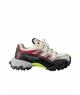 VALENTINO Низкие кроссовки / кеды