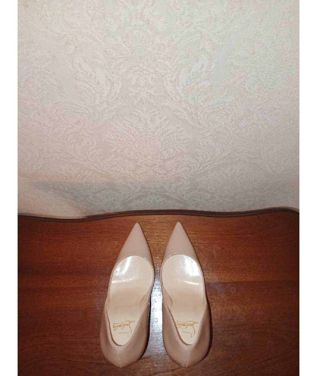 CHRISTIAN LOUBOUTIN Бежевые туфли из лакированной кожи, фото 3