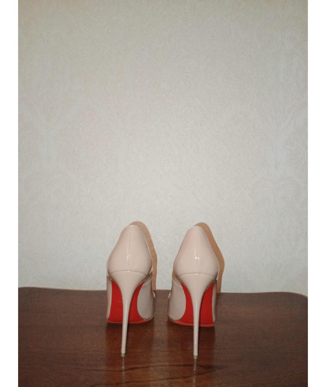 CHRISTIAN LOUBOUTIN Бежевые туфли из лакированной кожи, фото 4