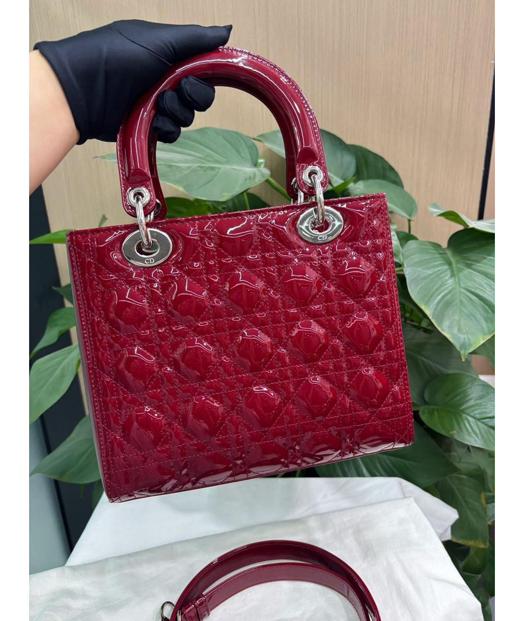 CHRISTIAN DIOR Красная сумка через плечо из лакированной кожи, фото 4