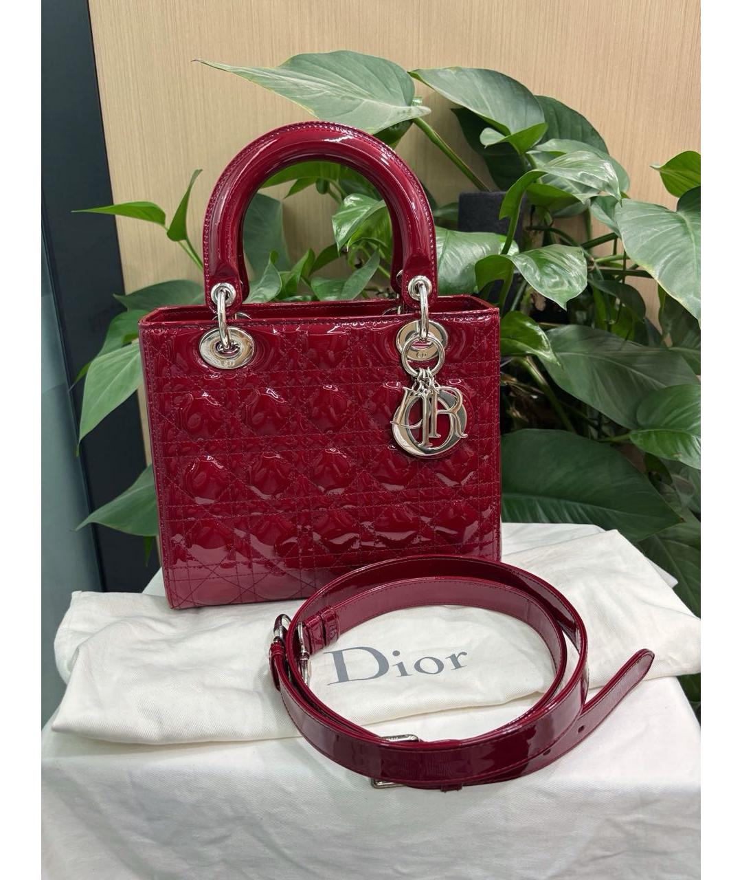 CHRISTIAN DIOR Красная сумка через плечо из лакированной кожи, фото 2