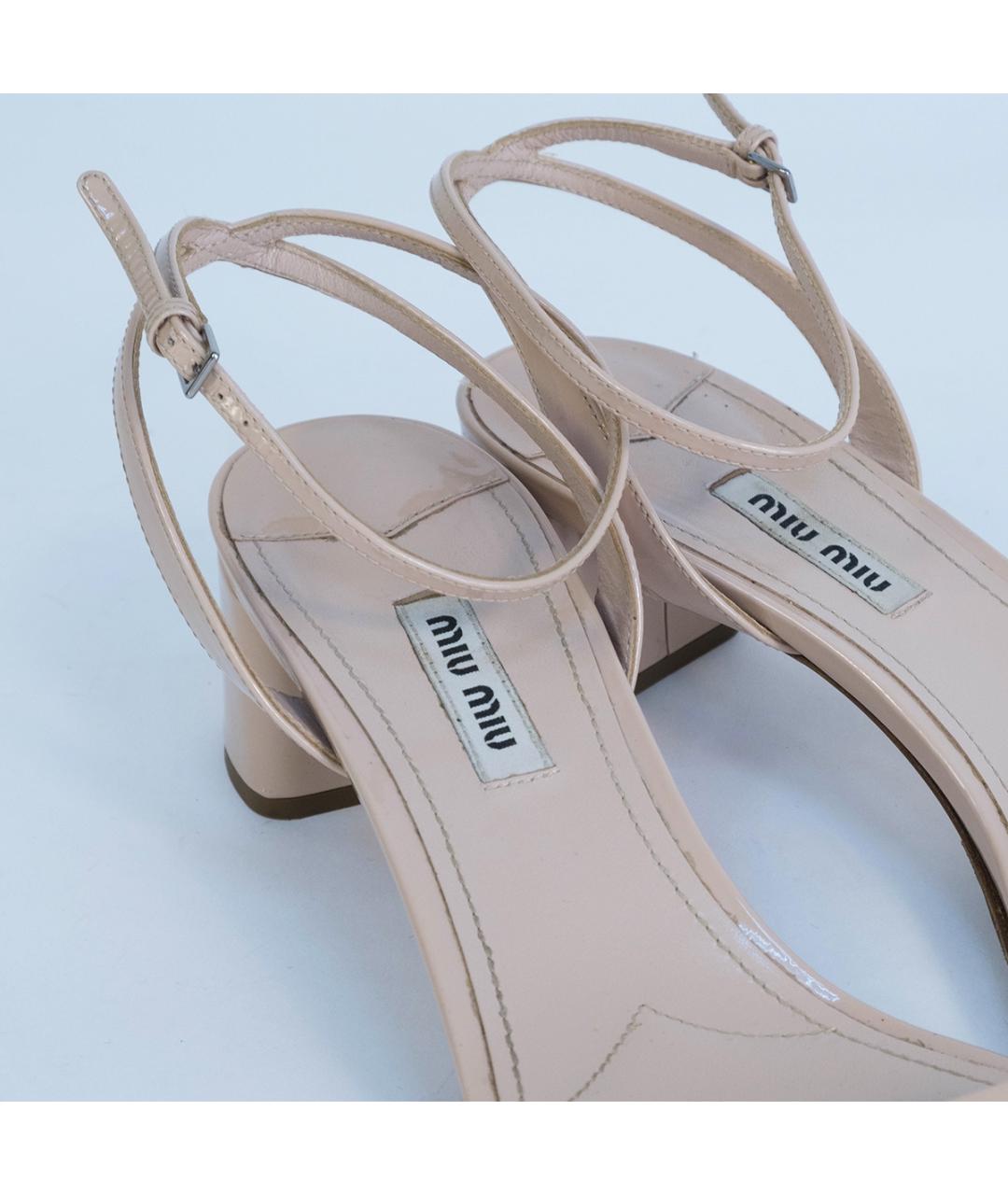 MIU MIU Бежевые босоножки из лакированной кожи, фото 5
