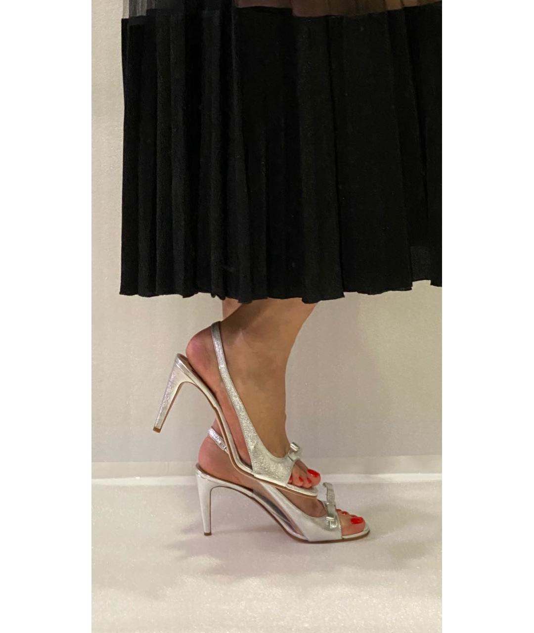 RED VALENTINO Серебряные кожаные босоножки, фото 8