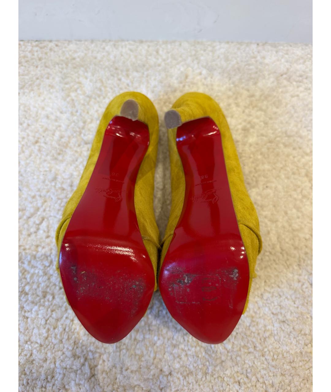CHRISTIAN LOUBOUTIN Горчичные замшевые туфли, фото 5