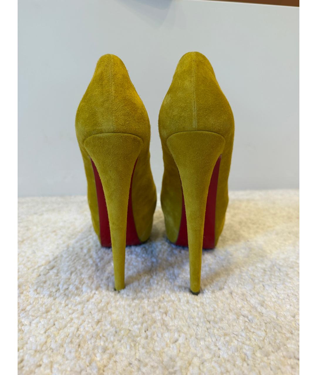 CHRISTIAN LOUBOUTIN Горчичные замшевые туфли, фото 4