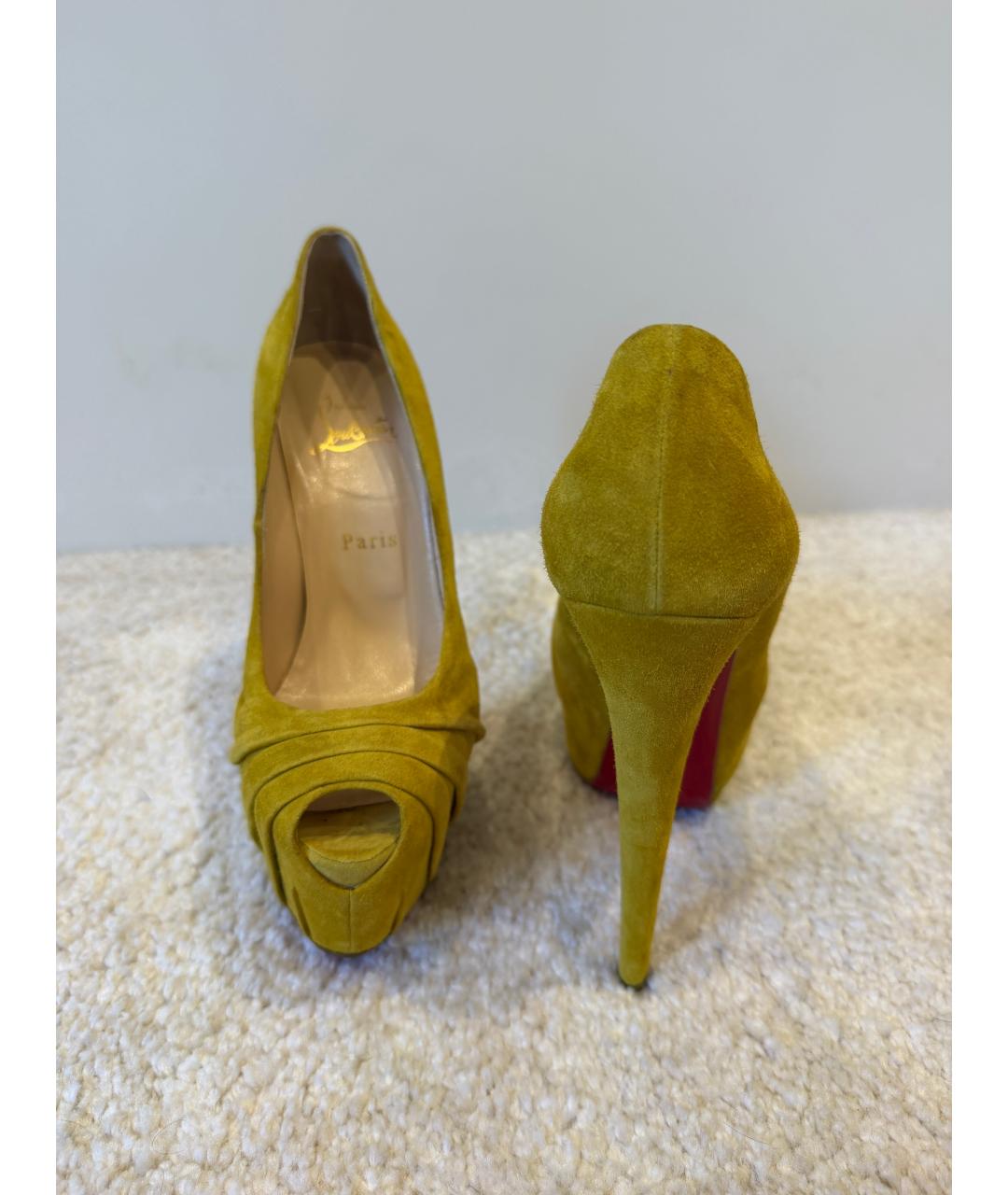 CHRISTIAN LOUBOUTIN Горчичные замшевые туфли, фото 6