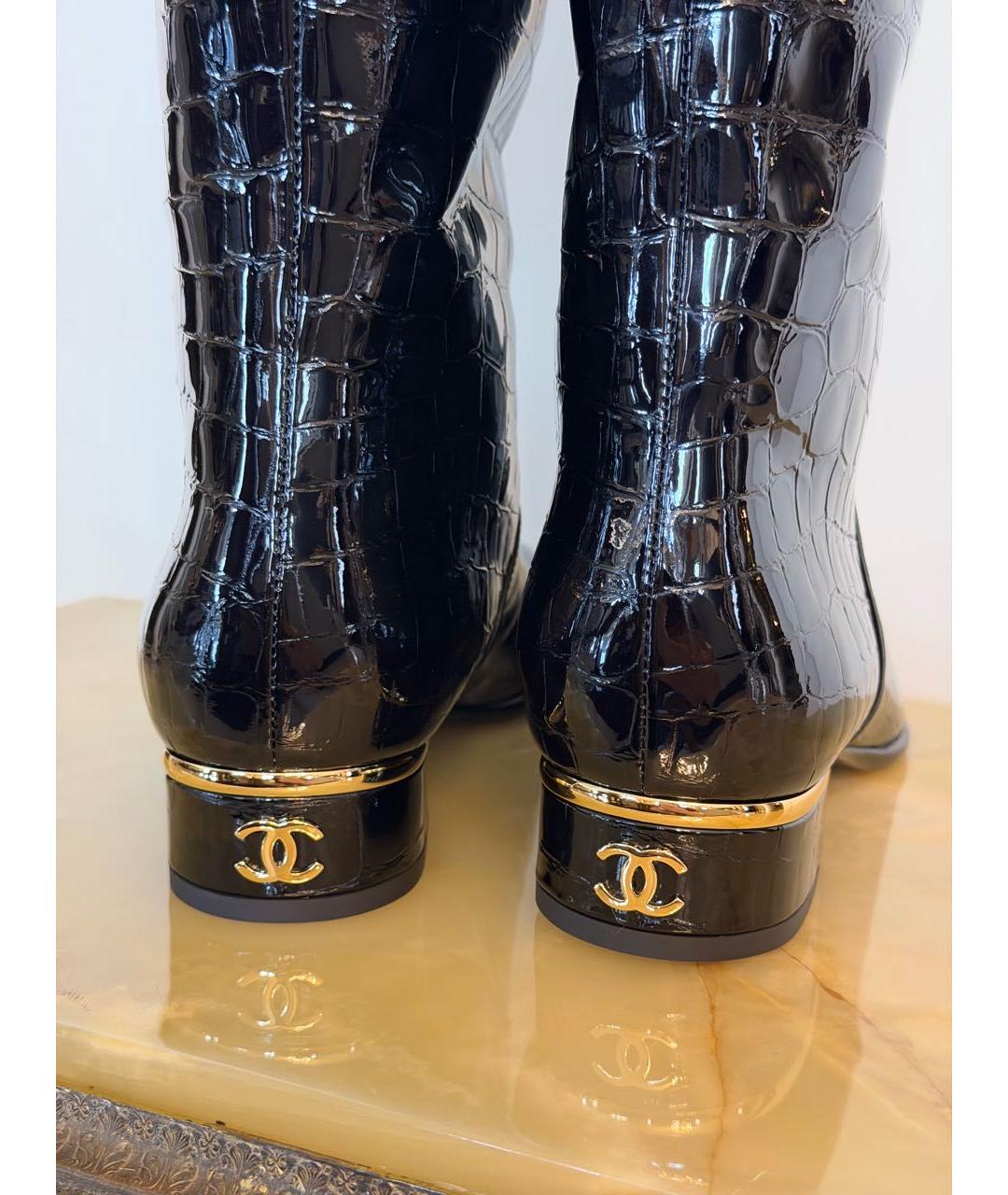 CHANEL Черные сапоги из лакированной кожи, фото 3