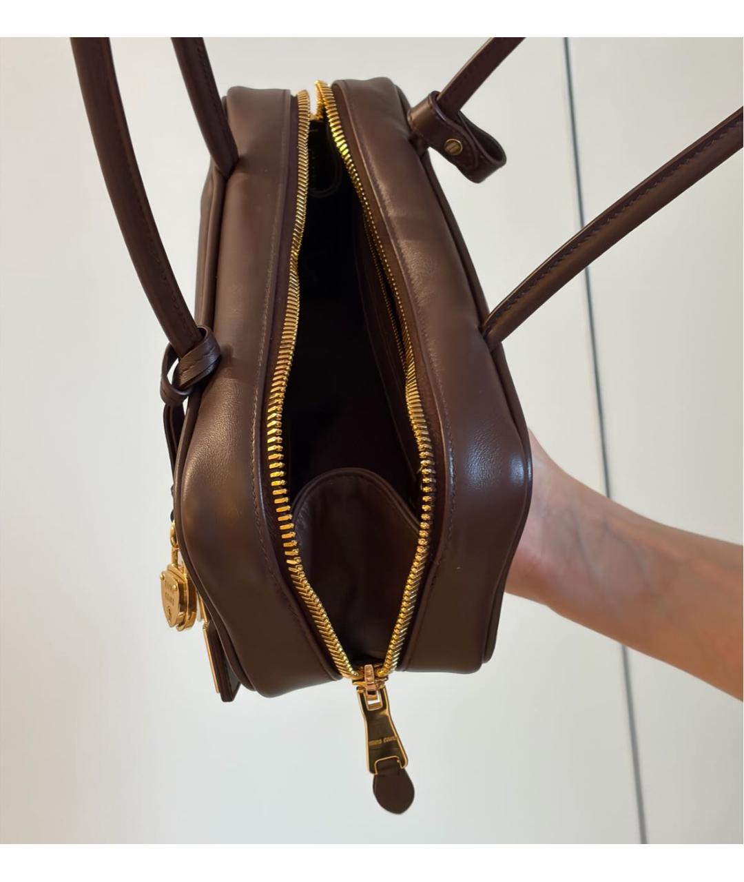 MIU MIU Коричневая кожаная сумка с короткими ручками, фото 4