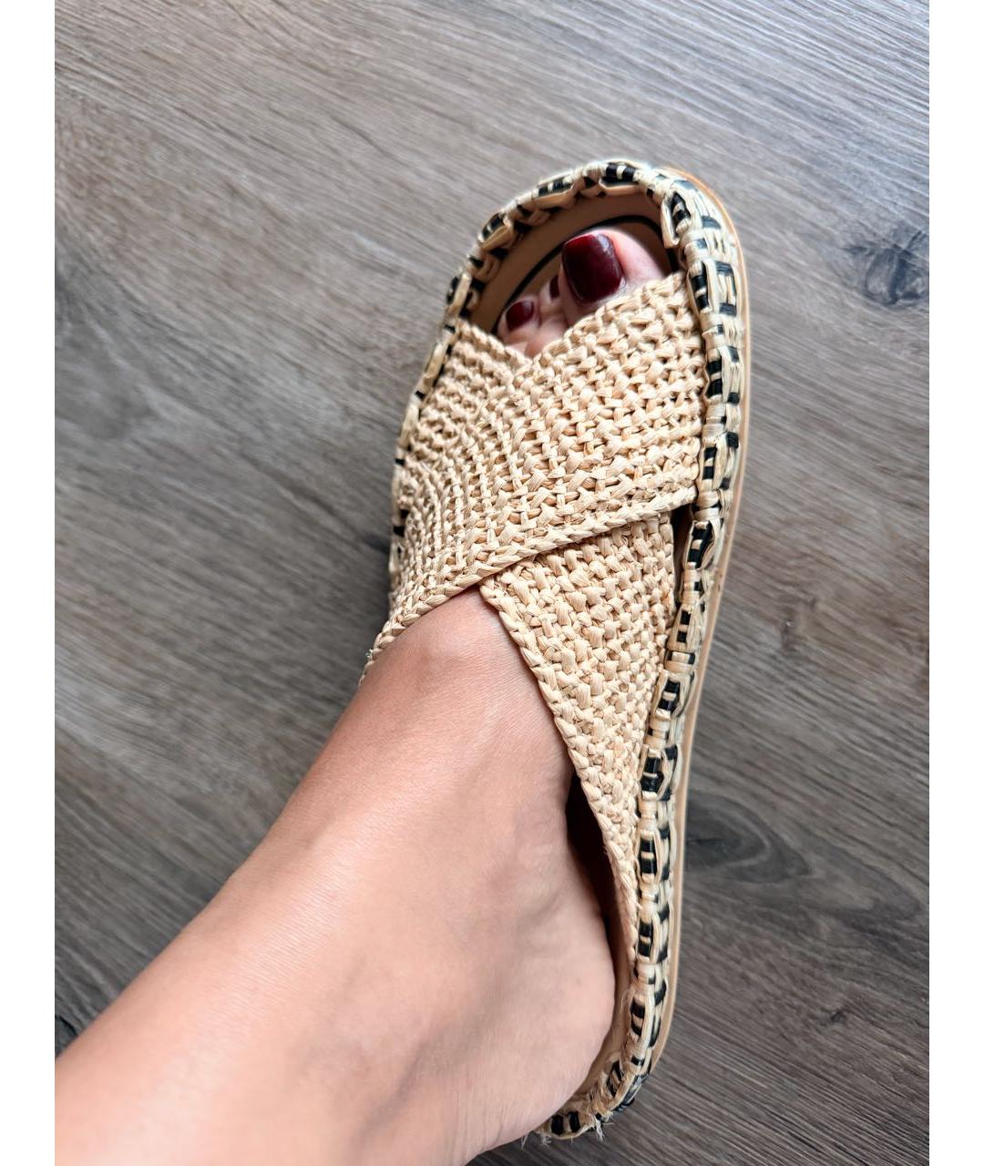 FENDI Бежевые сабо, фото 3