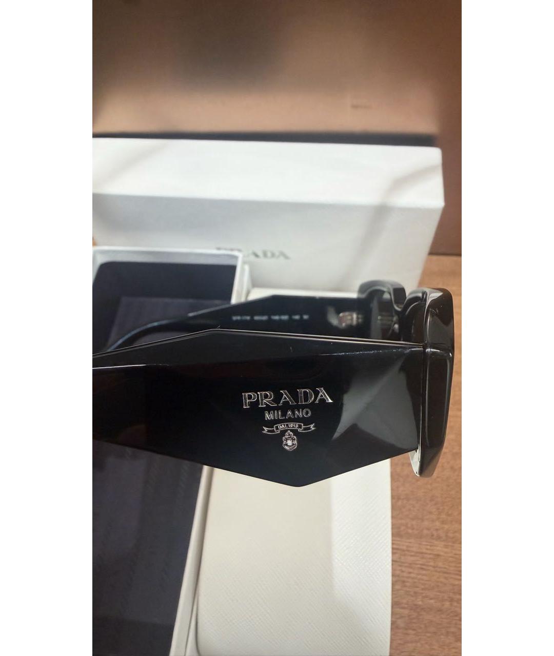 PRADA Черные пластиковые солнцезащитные очки, фото 2