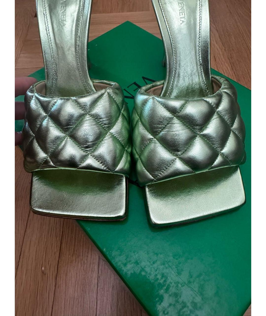 BOTTEGA VENETA Салатовые кожаные мюли, фото 3