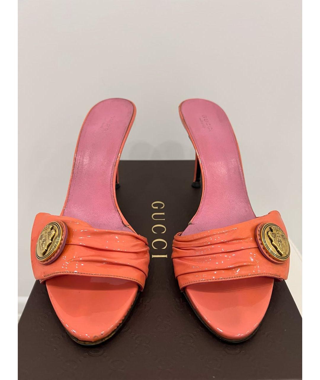 GUCCI Коралловые мюли из лакированной кожи, фото 3