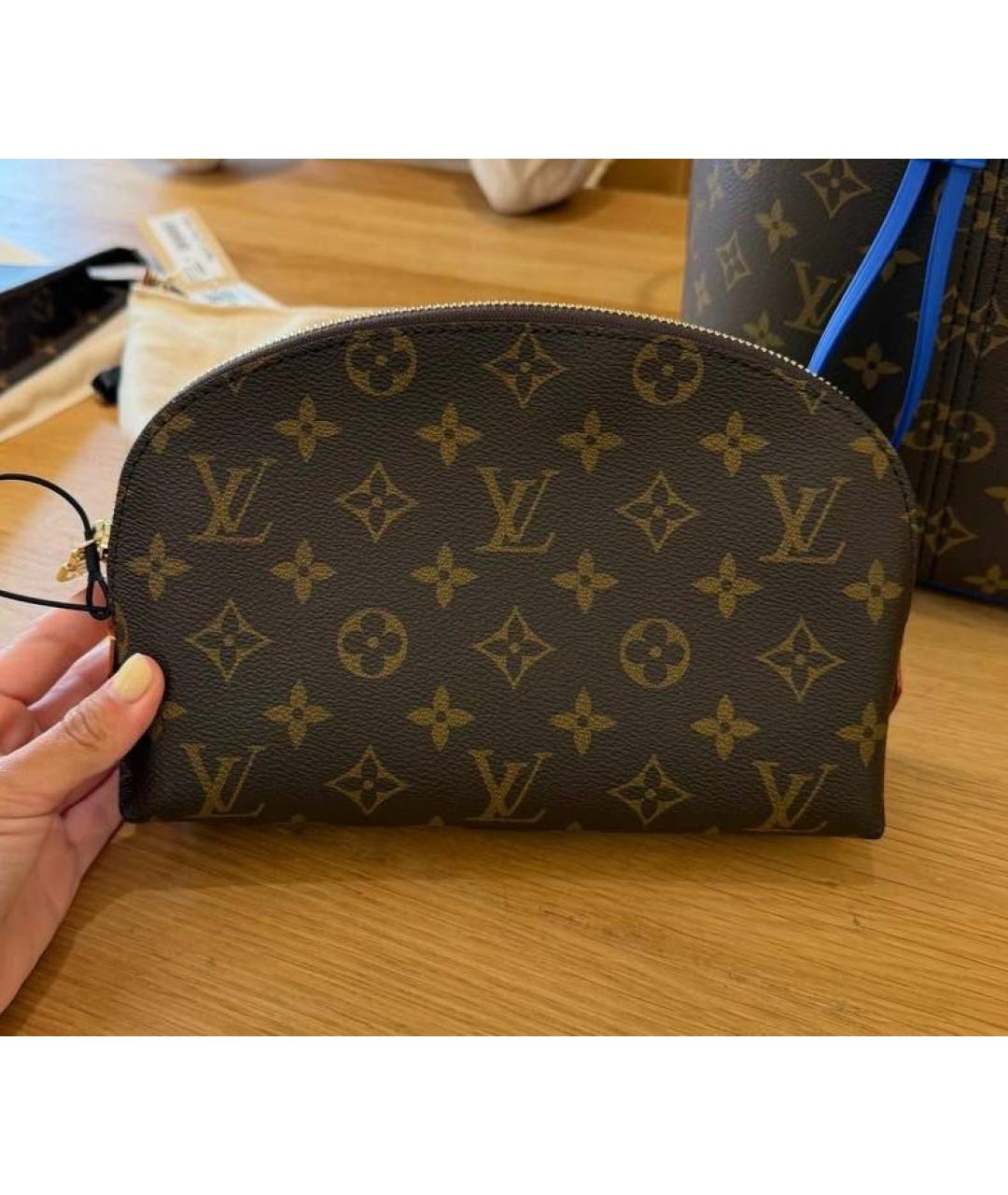 LOUIS VUITTON Коричневая канва косметичка, фото 3