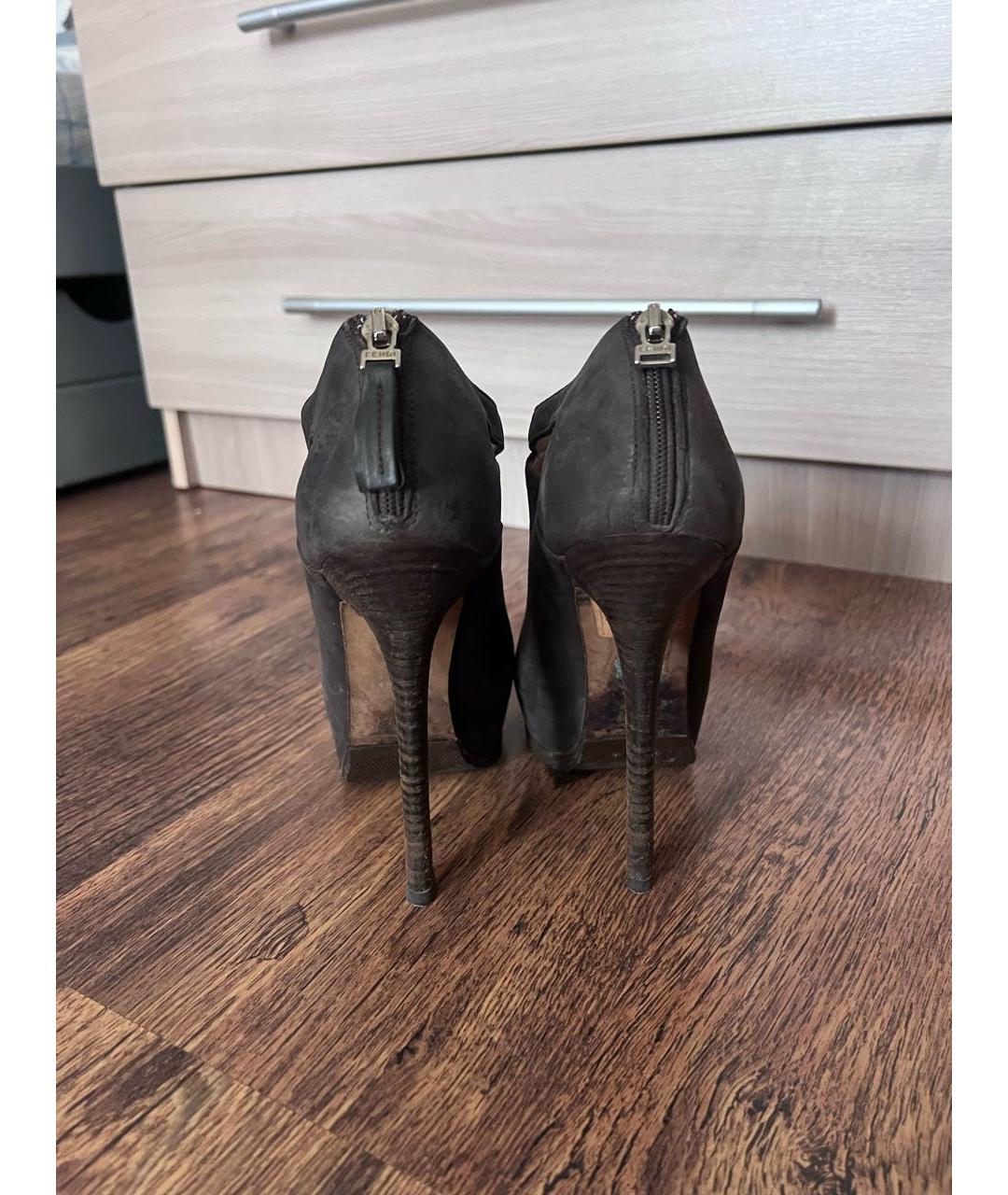 FENDI Антрацитовые кожаные босоножки, фото 4