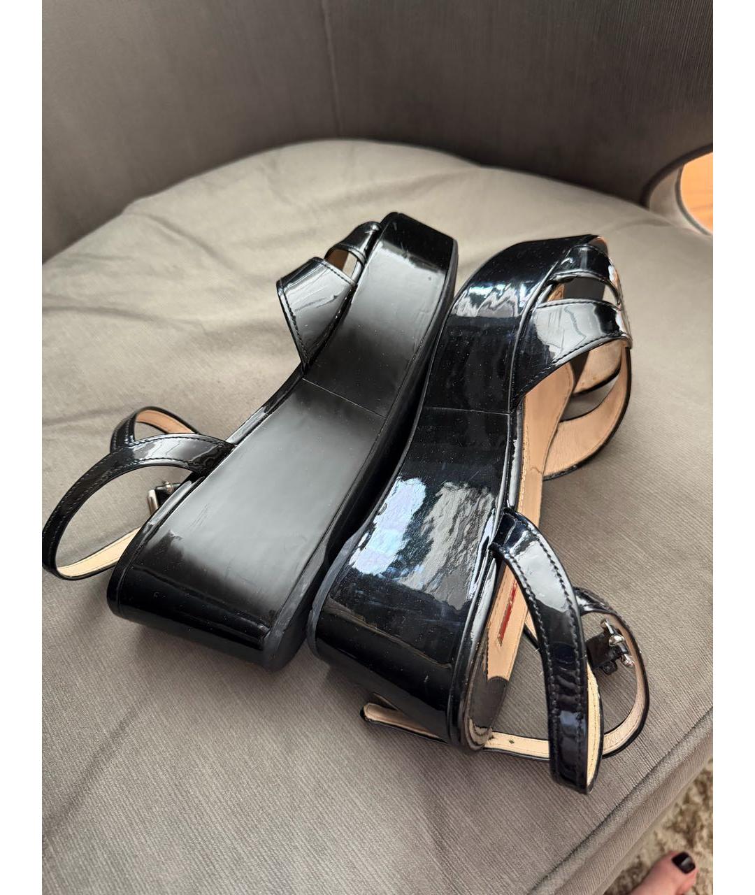 PRADA Черные босоножки из лакированной кожи, фото 4