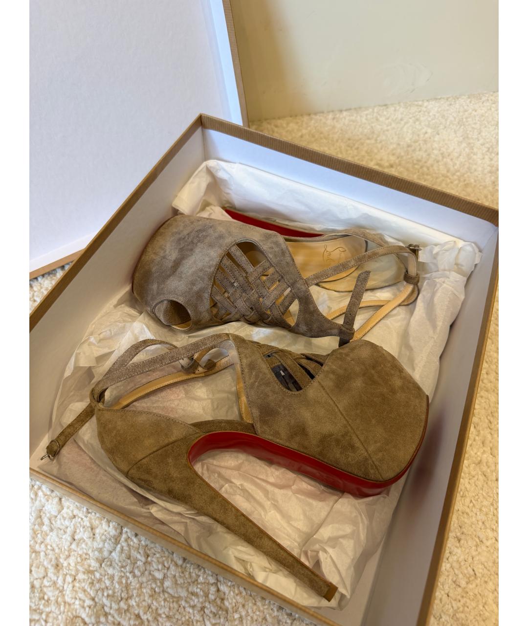 CHRISTIAN LOUBOUTIN Бежевые замшевые туфли, фото 6