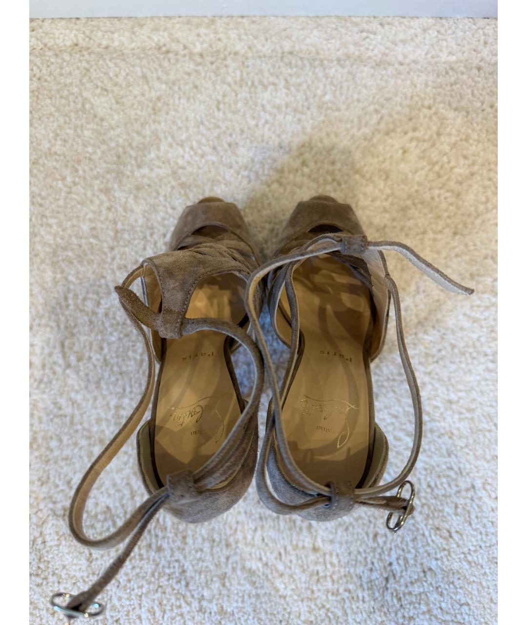 CHRISTIAN LOUBOUTIN Бежевые замшевые туфли, фото 3